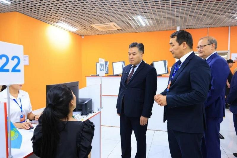 Еңбек және халықты әлеуметтік қорғау министрі Қарағандыдағы еңбек мобильділігі және әлеуметтік бейімдеу орталықтарының жұмысымен танысты