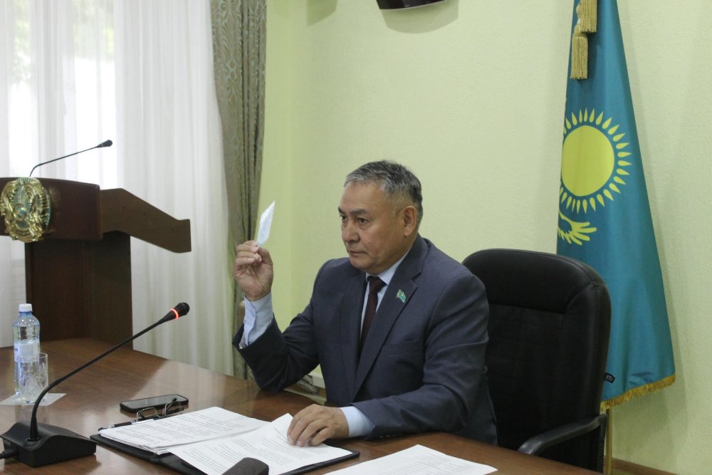 Бүгін Екібастұз қалалық мәслихатында Н.К.Макраевтың төрағалығымен мәслихаттың кезектен тыс сессиясы өтті.