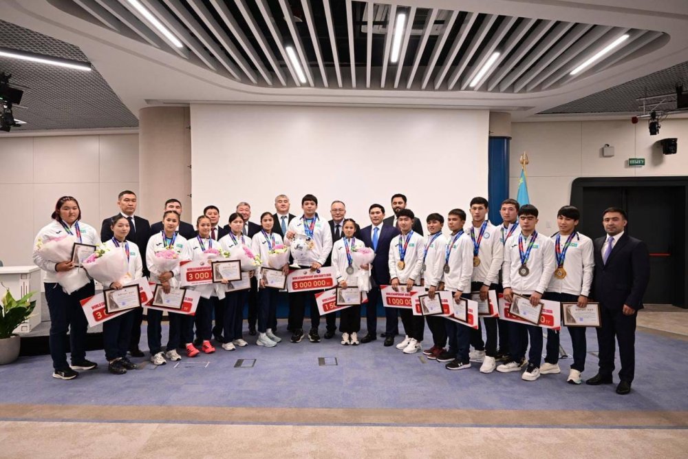 Ербол Мырзабосынов дзюдодан жасөспірімдер арасындағы әлем чемпионатының жеңімпаздары мен жүлдегерлерін марапаттады