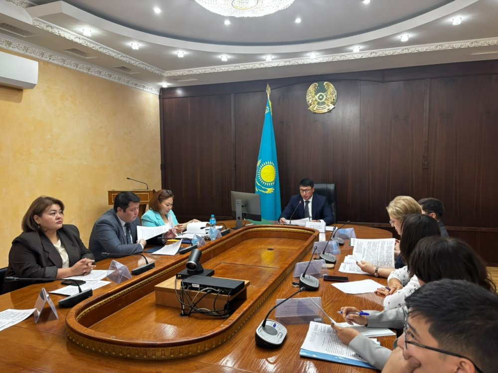 Бүгін Қостанайда Әлеуметтік әріптестік пен әлеуметтік және еңбек қатынастарын реттеу жөніндегі облыстық үшжақты комиссияның отырысы өтті.