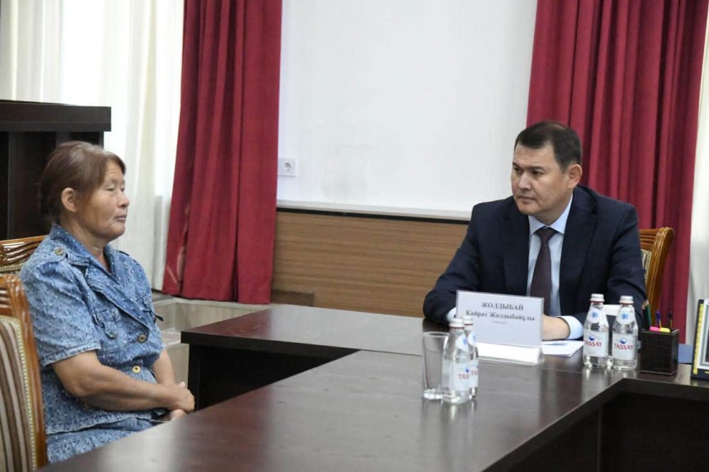 АУДАН ӘКІМІ АЗАМАТТАРДЫ ЖЕКЕ МӘСЕЛЕЛЕРІ БОЙЫНША ҚАБЫЛДАДЫ