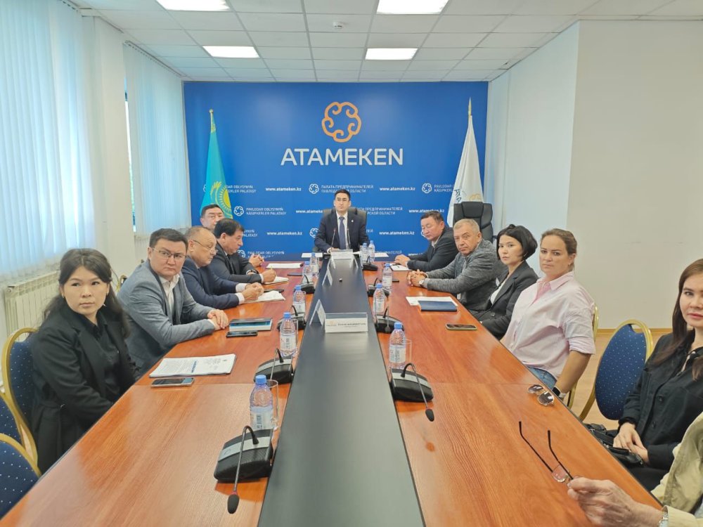 Бүгін Павлодар облысының "Атамекен" өңірлік кәсіпкерлер палатасының алаңында Челябинск қаласындағы "Қазақстан" сауда үйі басшысының Павлодар облысының кәсіпкерлерімен онлайн-кездесуі өтті.
