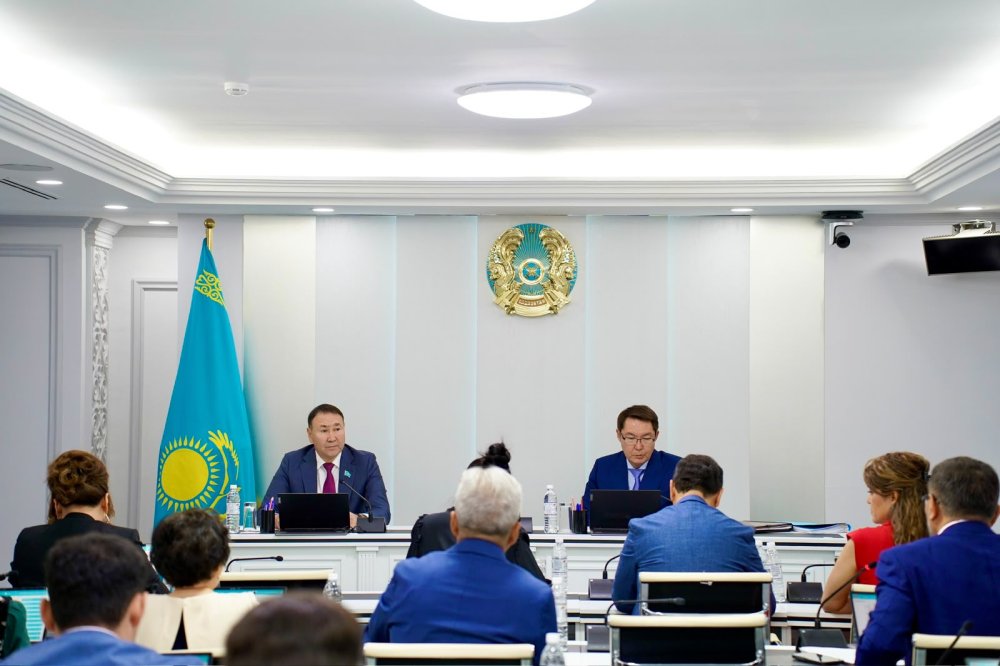 Астанада қалалық мәслихаттың кезектен тыс сессиясы өтті (14.08.2026)