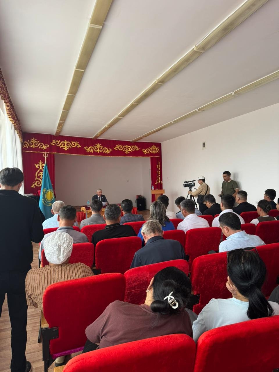 Ашутасты ауылында қала әкімінің қатысуымен ауыл тұрғындарымен кездесу өтті