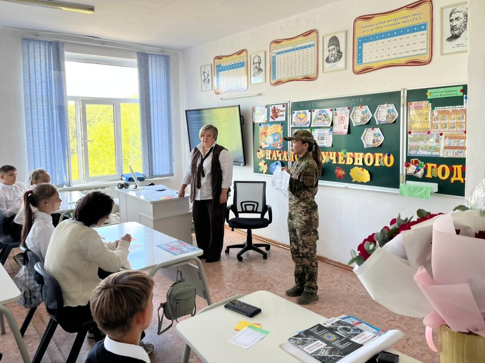 Білім күнінде ШҚО құтқарушылары оқушыларға қауіпсіздік ережелерін еске салды
