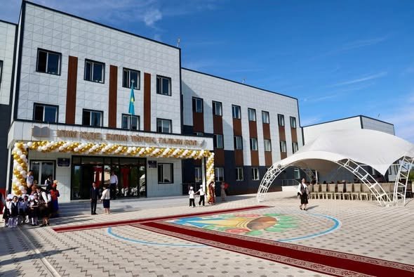 ТҮРКІСТАНДА ҚАЗЫБЕК БИ АТЫНДАҒЫ №14 МЕКТЕПТІҢ ЖАҢА ОҚУ ҒИМАРАТЫ ПАЙДАЛАНУҒА БЕРІЛДІ