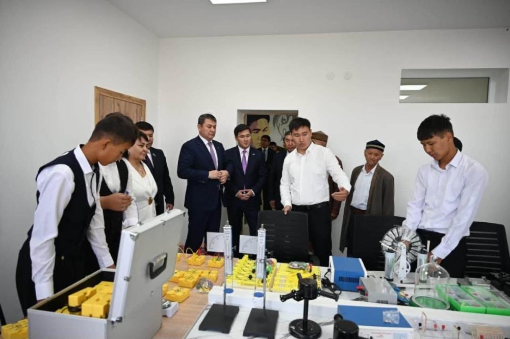 ТҮРКІСТАН: ЖЕТІСАЙДА БІЛІМ КҮНІНДЕ ЖАҢА МЕКТЕП ПАЙДАЛАНУҒА БЕРІЛДІ