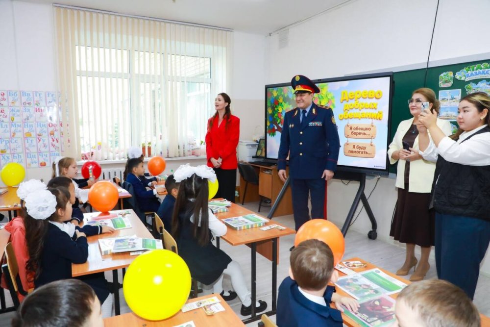 Білім мен қауіпсіздік қатар: елорда мектептерінде жаңа оқу жылы басталды