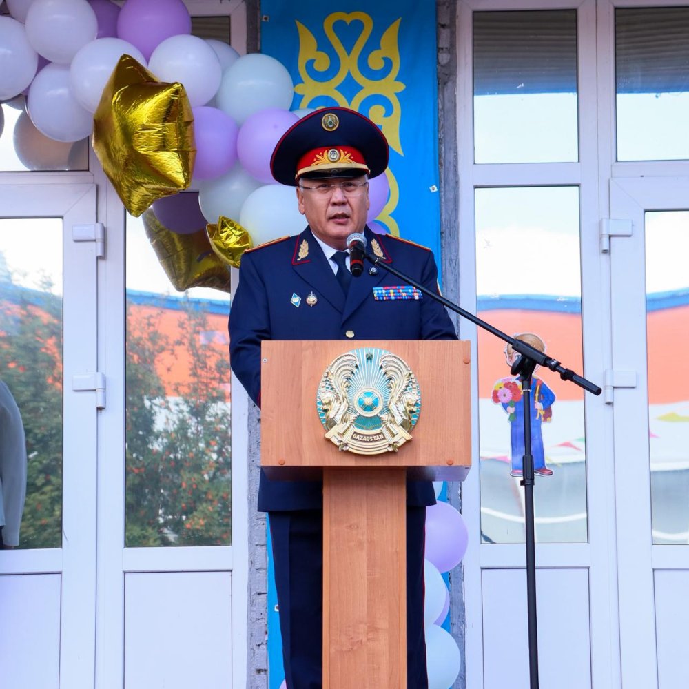 Білім күні полициямен бірге: ШҚО мектептерінде құқықтық тәртіп сабақтары өтті