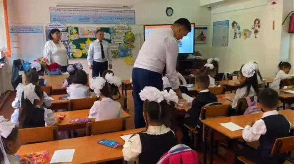 Білім күніне орай полиция қызметкерлері оқушылармен профилактикалық кездесу өткізді.
