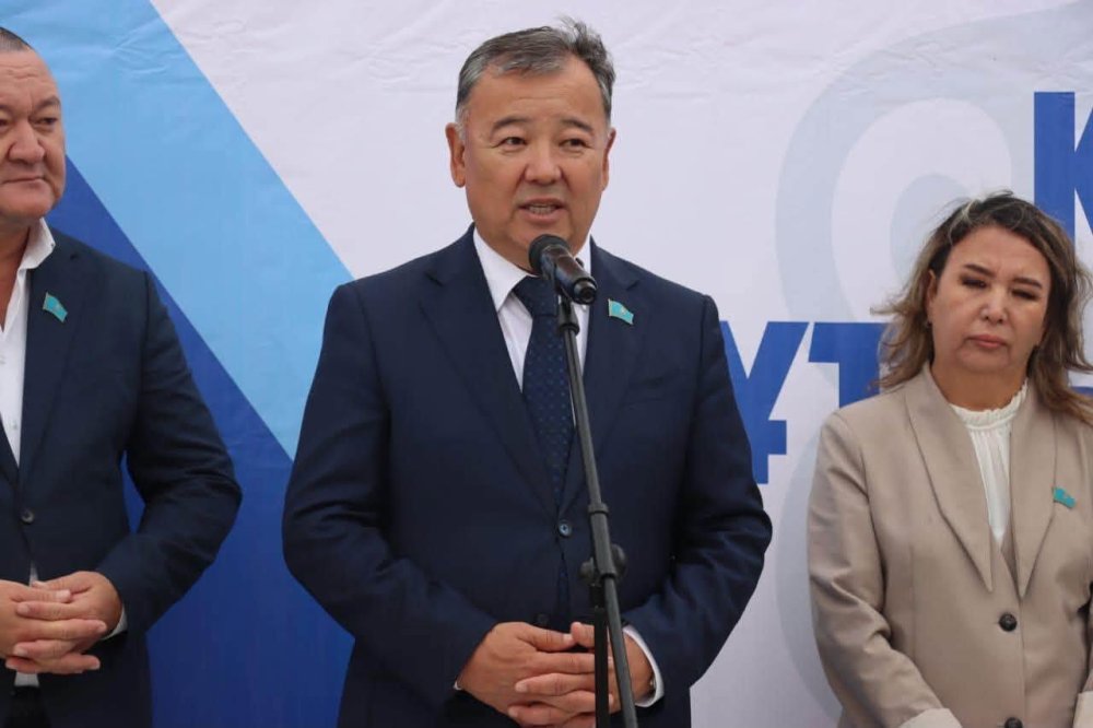 АЙНАБҰЛАҚ АУЫЛЫНДА ЖАҢА ТҰРҒЫН ҮЙЛЕРДІҢ КІЛТТЕРІ ТАБЫСТАЛДЫ
