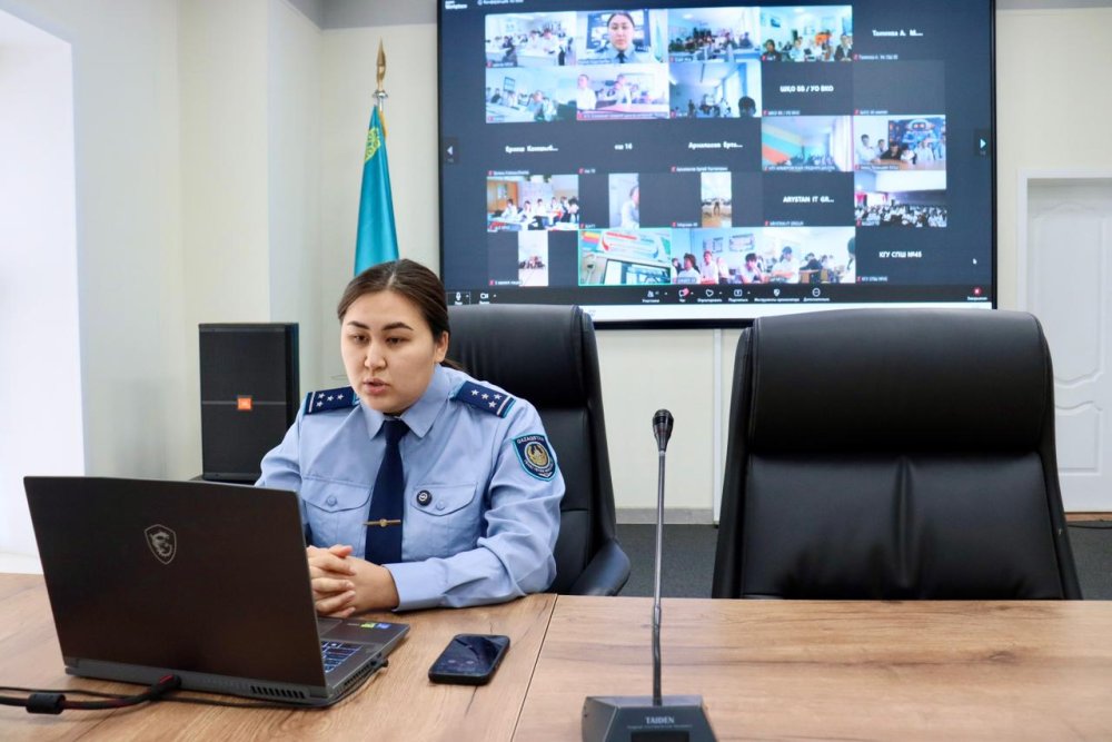 «Оңай ақша» ұсынысының астарында не жатыр: ШҚО полициясы оқушылармен дропперлік туралы әңгімелесті