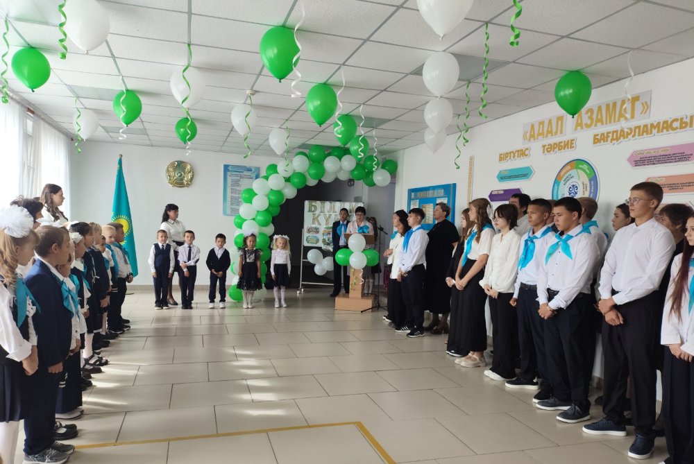 Ауданның білім беру ұйымдарында Білім күніне және 2026–2027 оқу жылының басталуына арналған салтанатты жиындар өтті