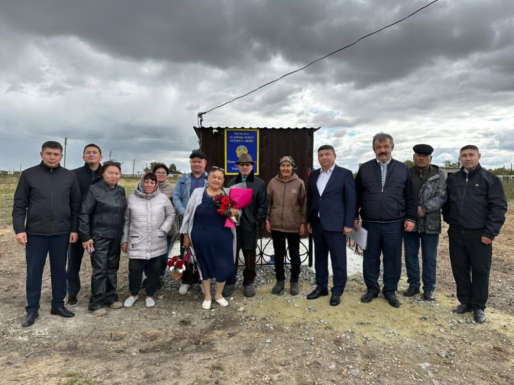 Қостанай облысы әкімінің тапсырмасын орындау мақсатында бүгін Қоскөл ауылында ауыз су тарататын қосымша пункт іске қосылды.