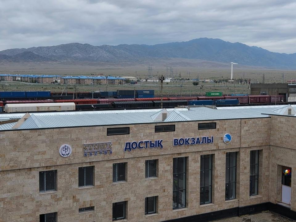 Жетісу облысында қайта жаңғыртудан кейін "Достық" станциясының жаңартылған вокзалы ашылды