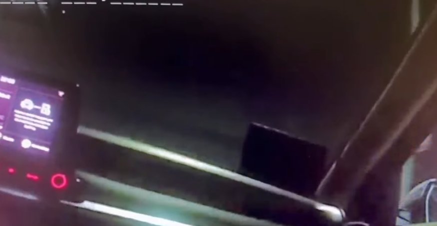 Шымкентте полицейлер қараусыз жүрген екі баланы ата-анасына жеткізді