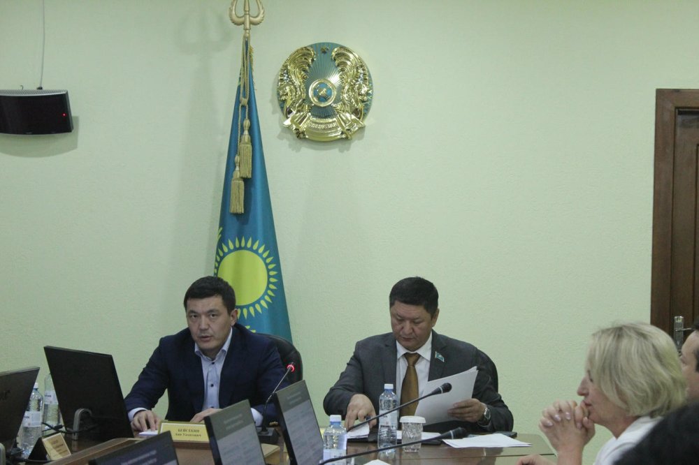 Екібастұз қалалық мәслихатында тұрақты комиссиялардың кеңейтілген отырысы өтті.