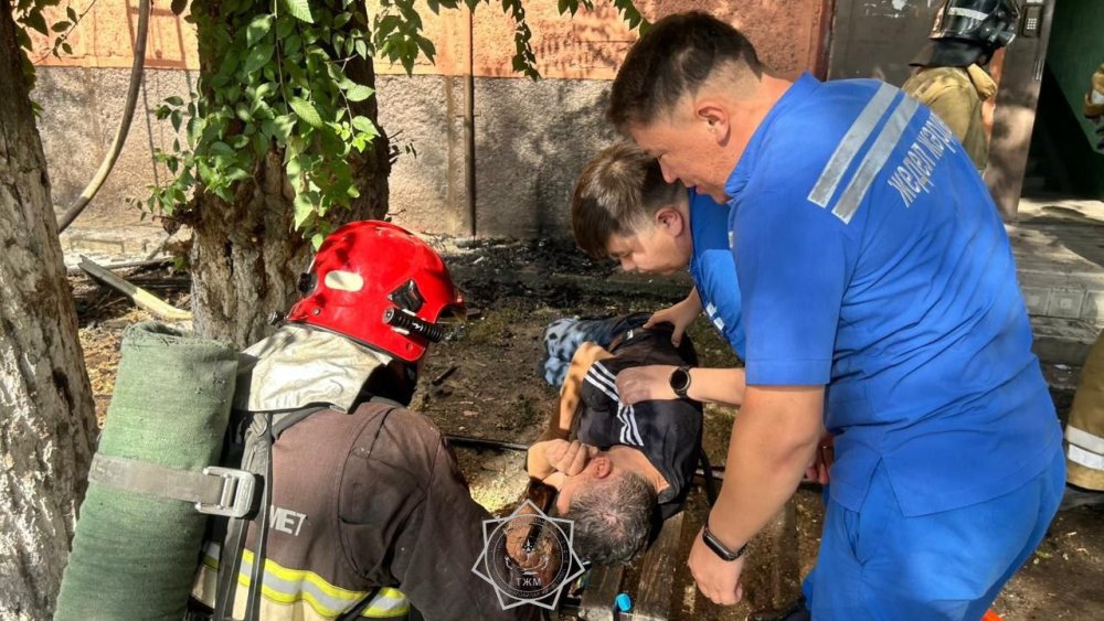 Таразда өрт кезінде ер адам құтқарылып, 23 адам эвакуацияланды