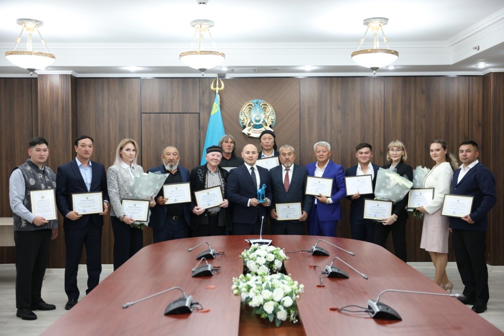Қазақы тазы мен төбет күніне орай кинология саласының өкілдері марапатталды