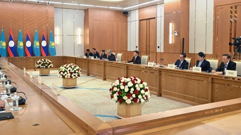 Қасым-Жомарт Тоқаев пен Тхонглун Сисулит кеңейтілген құрамда келіссөз жүргізді