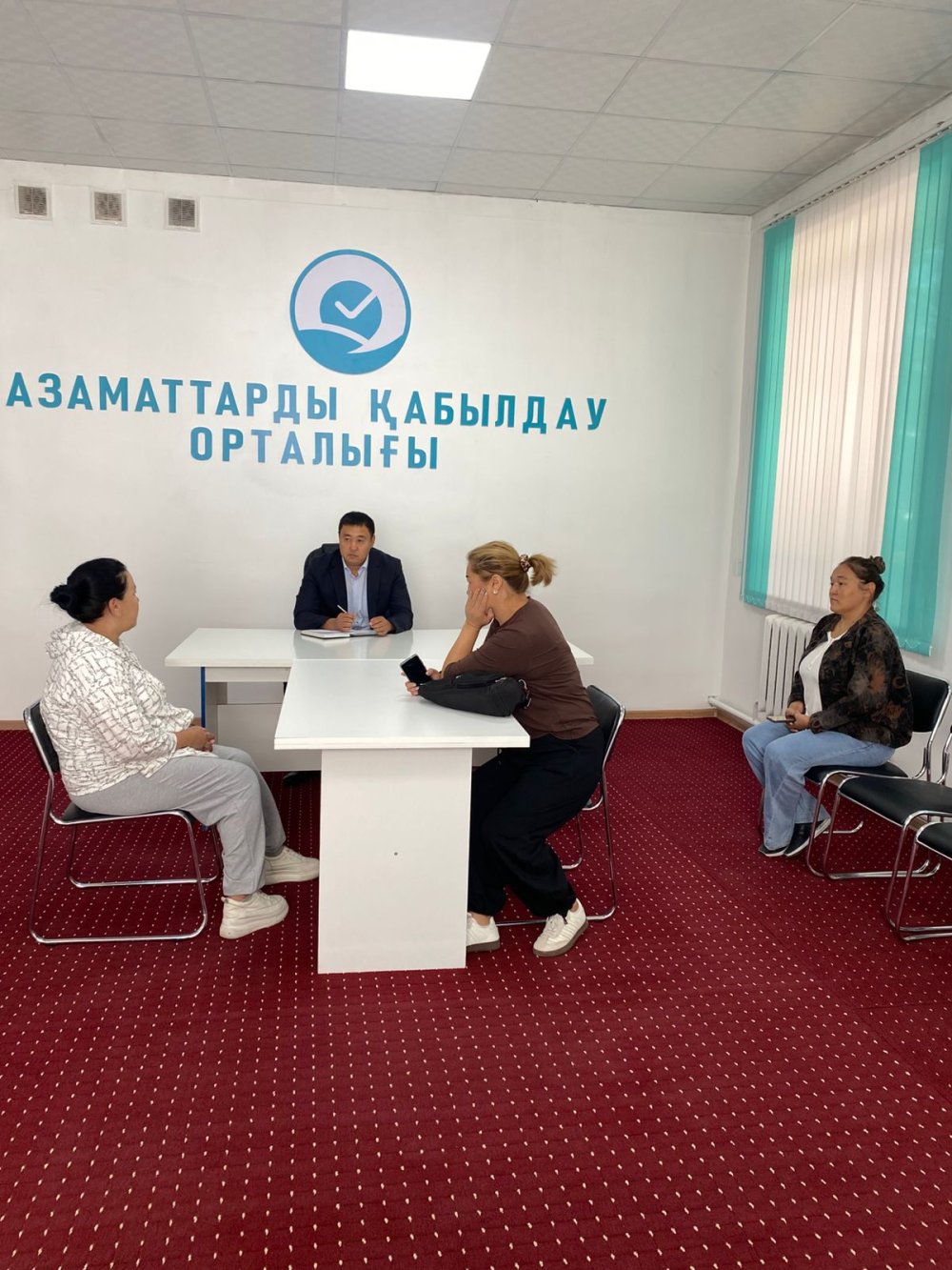 ҮШАРАЛ ҚАЛАСЫ ӘКІМІНІҢ ОРЫНБАСАРЫ ҚАЛА ТҰРҒЫНДАРЫН ЖЕКЕ МӘСЕЛЕЛЕРІ БОЙЫНША ҚАБЫЛДАДЫ