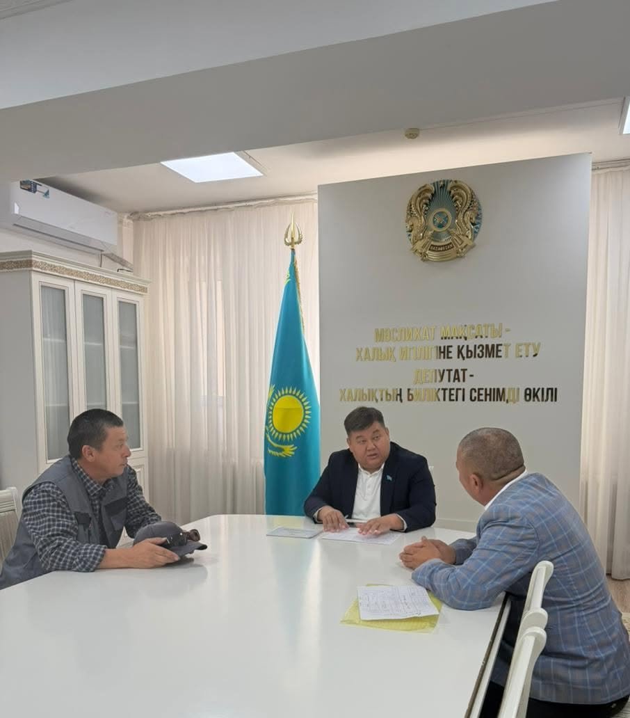 2026 жылдың 31- 4 қыркүйек аралығында азаматтарды қабылдау кестесіне сәйкес қалалық мәслихат депутаттары Р.Ізтілеуов, М.Есжанов, И.Басықараев, Ғ.Байсеитов қабылдауларын өткізді. Қабылдауға келген тұрғындар тарапынан қаланың коммуналдық саласына қатысты және басқа да мәселелер көтерілді.