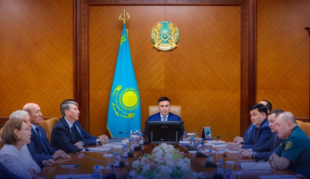 АППАРАТ ОТЫРЫСЫ: ӨЗЕКТІ МӘСЕЛЕЛЕР ҚАРАЛДЫ