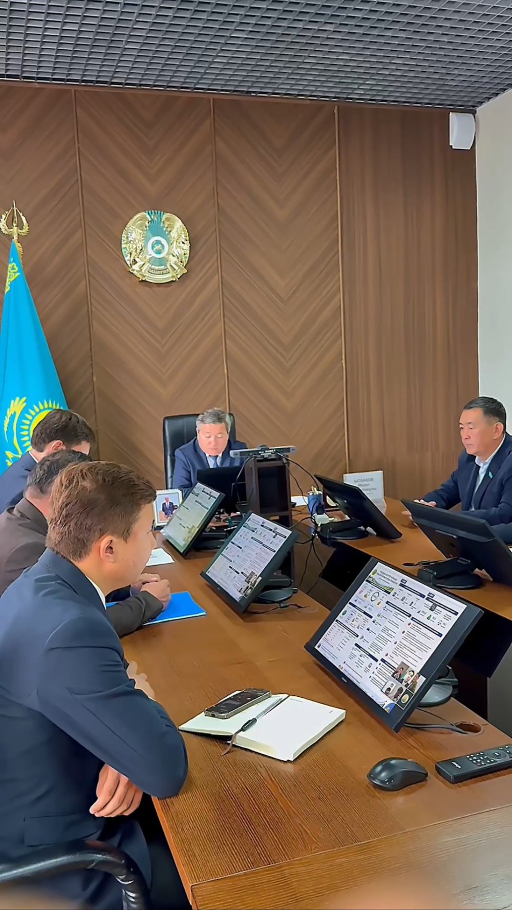 МӘРТӨК АУДАНЫНЫҢ ӘКІМІ МЕДЕТ ЫСҚАҚОВТЫҢ ТӨРАҒАЛЫҒЫМЕН АППАРАТТЫҚ ЖИЫН ӨТТІ