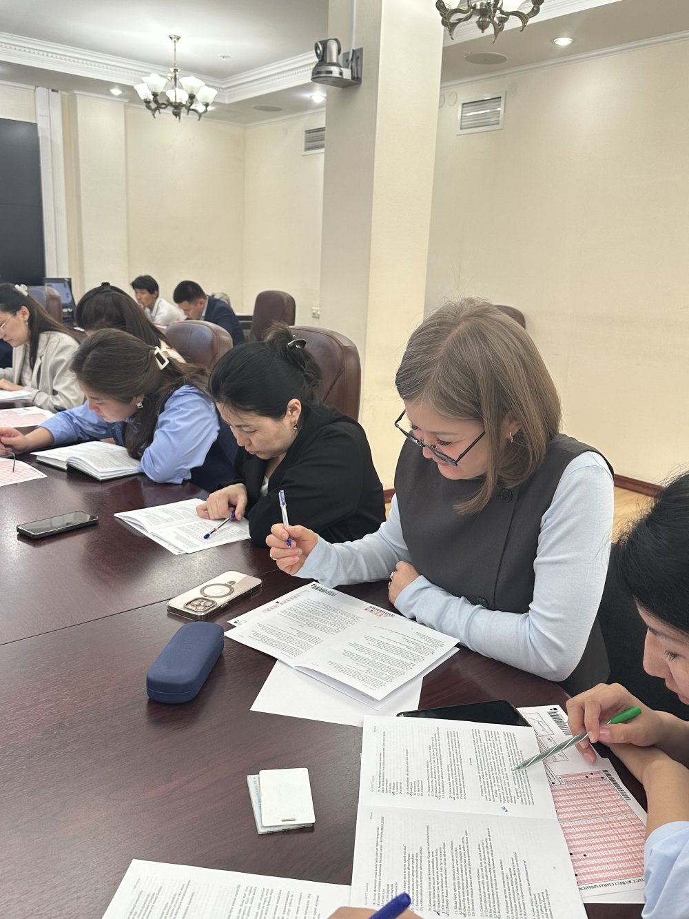 Государственные служащие Министерства здравоохранения сдали КАЗТЕСТ