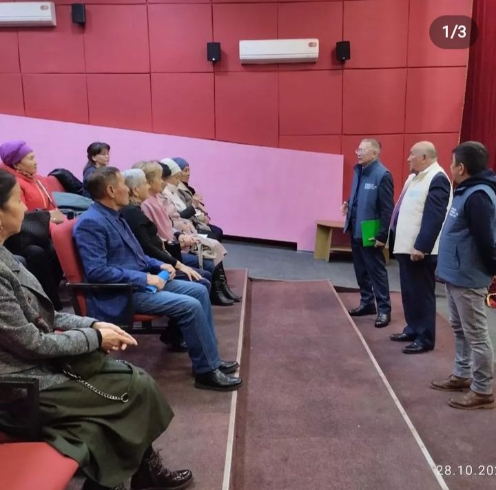 Члены штаба города С. Тасмаганбет, С. Байгенжин провели встречу с составом ансамбля ветеранов города Аркалыка в поддержку кандидата в президенты К. К. Токаева.