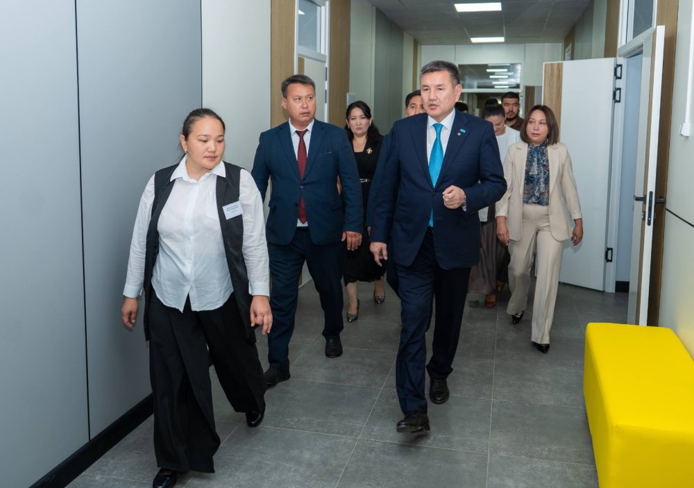 Нурымбет Сактаганов посетил новую школу в районе Самар