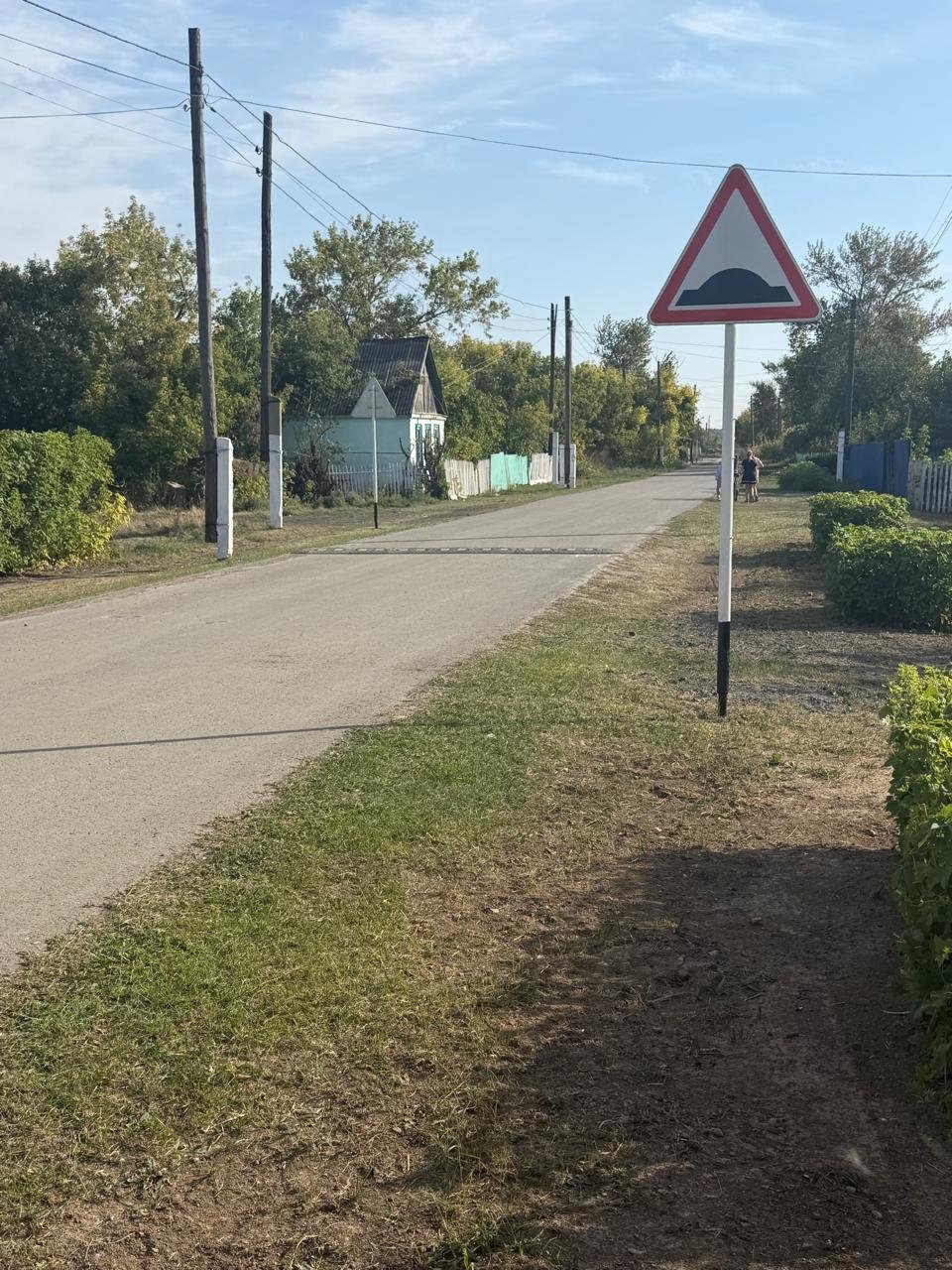 Установка дорожных знаков установленных возле объектов образования на территории села Барвиновка.