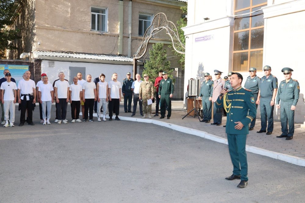 Призывники из Астаны отправились на срочную военную службу