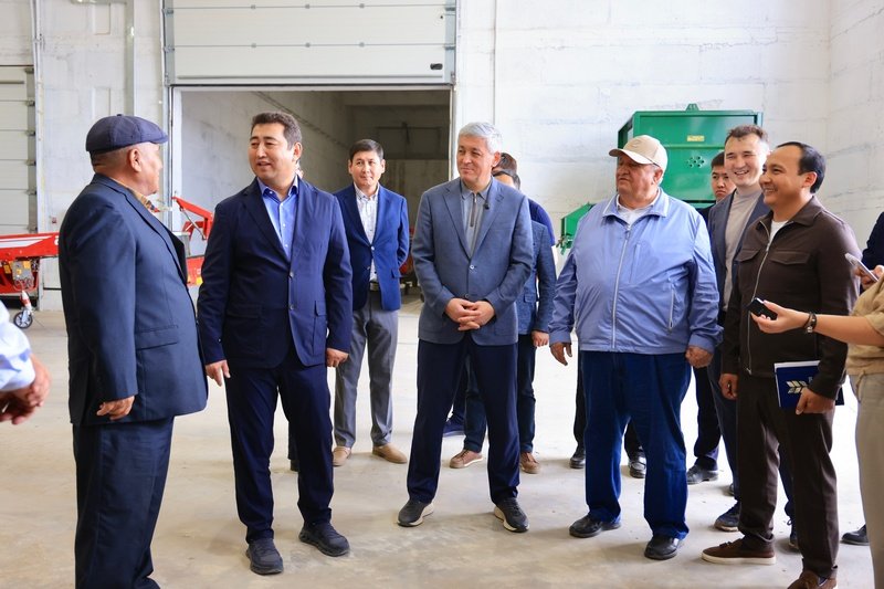 Министр сельского хозяйства ознакомился с ходом уборки урожая в Карагандинской области