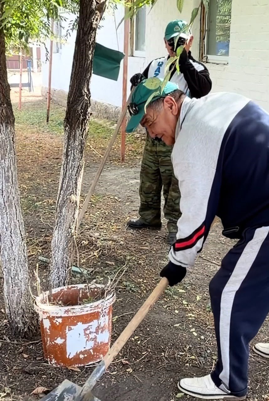 В Карагашском сельском округе в рамках республиканской экологической акции «Таза Қазақстан» началась двухмесячная кампания по санитарной очистке и благоустройству территории