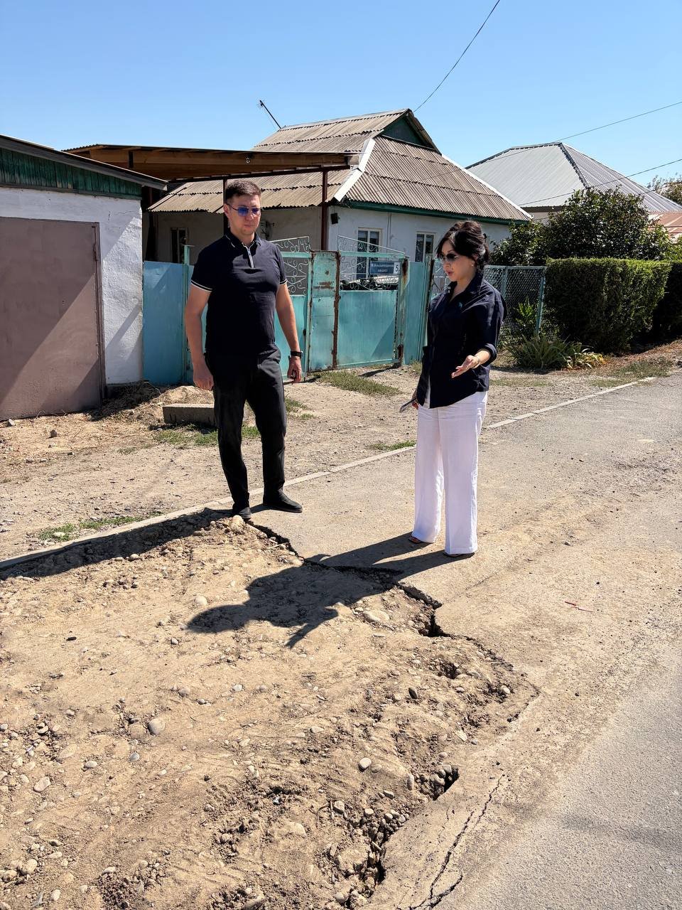 Депутат Талдыкорганского городского маслихата по избирательному округу №13 Айжан Жумадилова совместно с заместителем акима сельского округа Мауленом Турабаевым изучила актуальные проблемные вопросы на улице Жаксыгельдинова и ознакомилась с ситуацией на месте на основании обращений жителей Отенайского сельского округа.