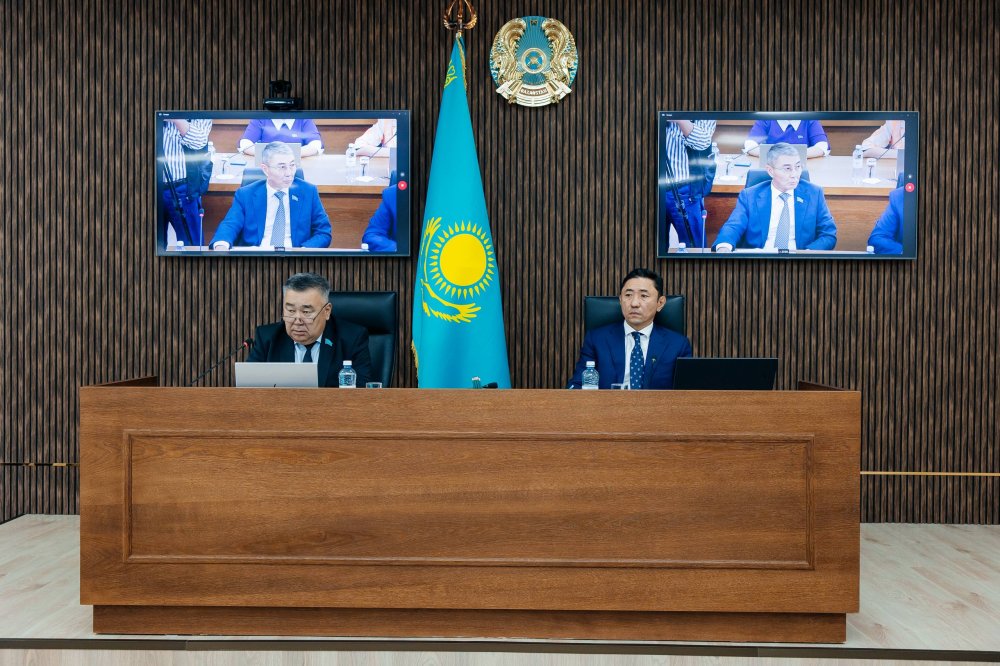 В Атырау состоялась XXV сессия областного маслихата