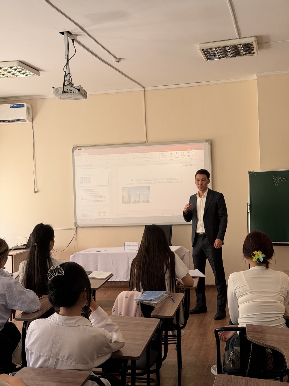 отделом по правам интеллектуальной собственности проведена лекция на тему «Интеллектуальная собсвенность. Авторское право».
