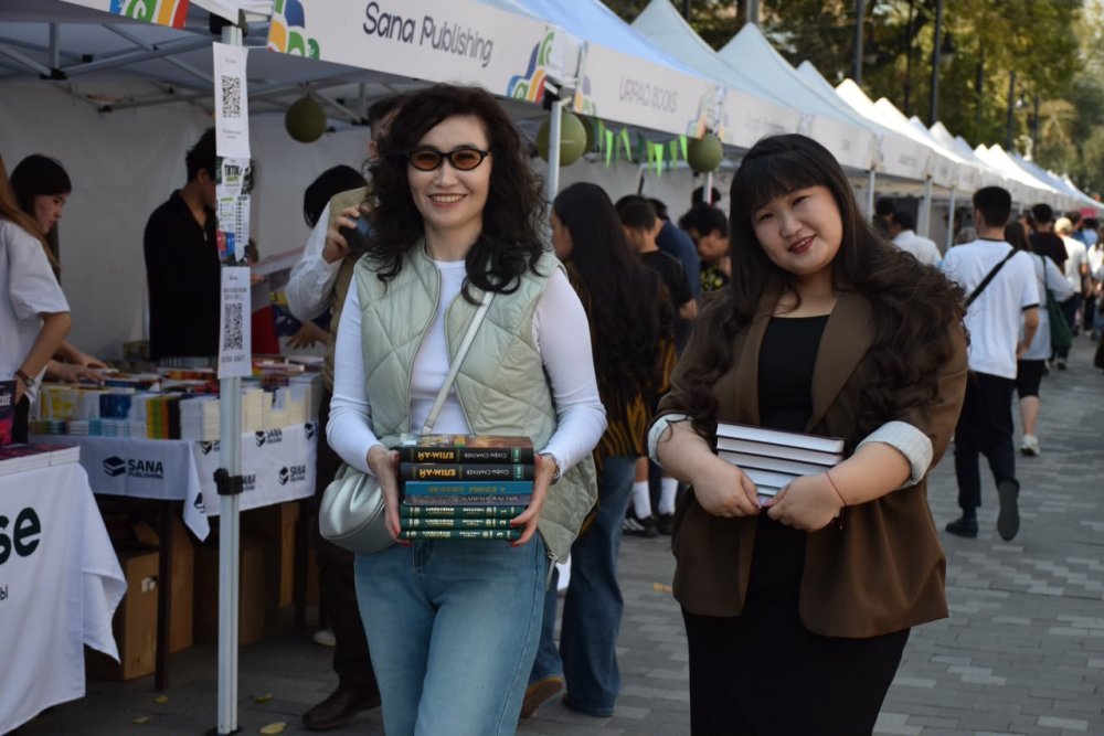 «КітапFest»: в Алматы стартовала книжная ярмарка, объединившая литературу и читателей