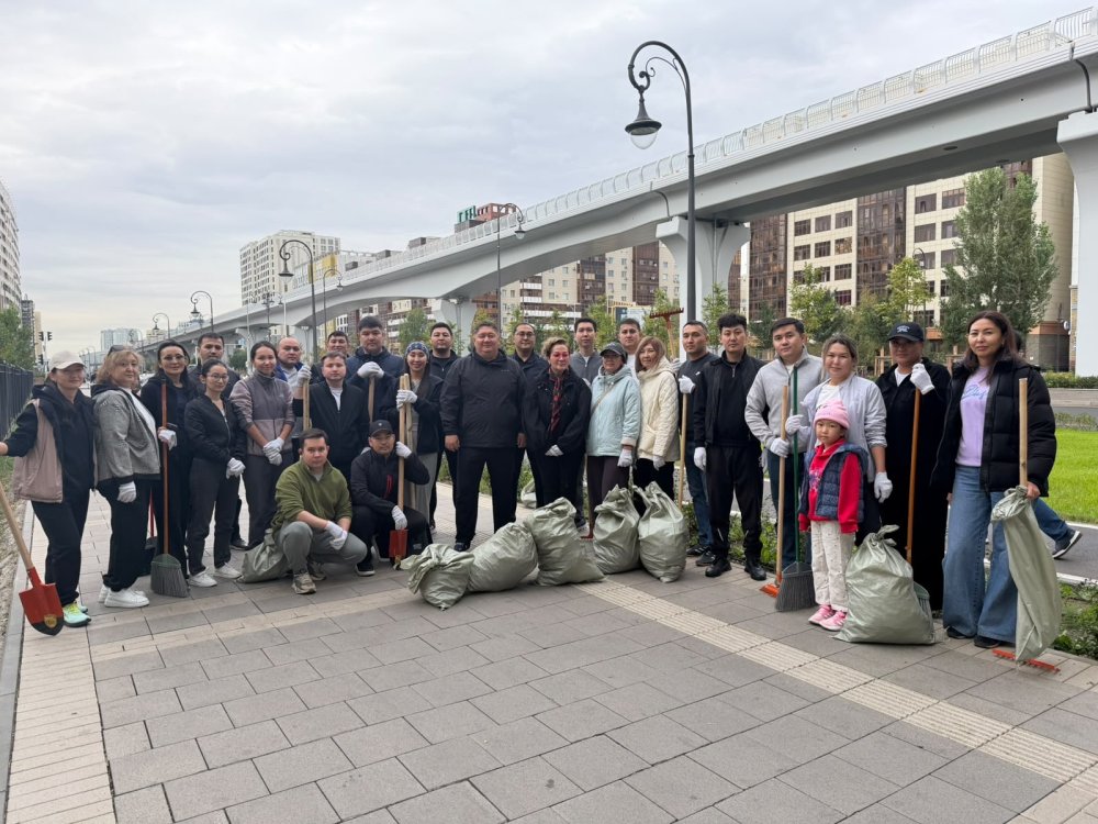 Коллектив Министерства транспорта приняли участие в общегородском субботнике