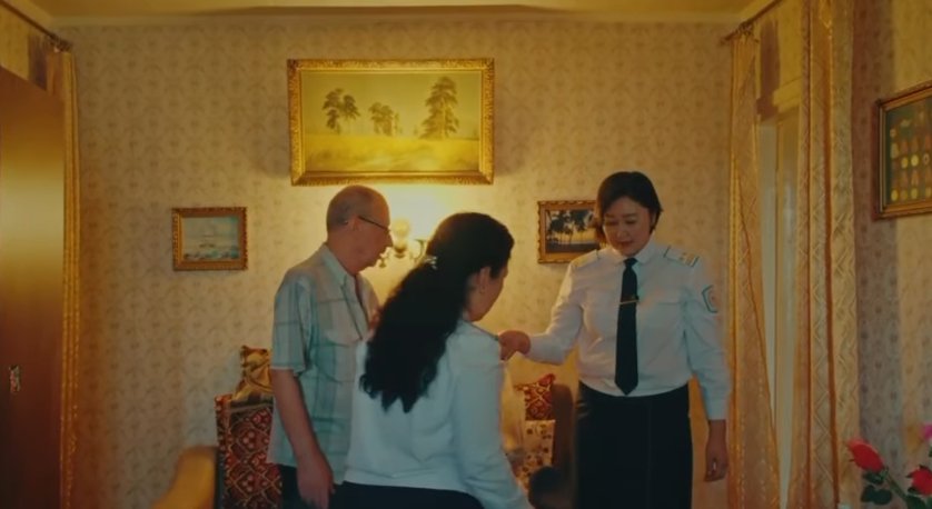 Полицейские помогли 90-летней жительнице оформить документ в своем доме Миграционная служба Департамента полиции города Шымкент посетила дом 90-летнего жителя города и оказала необходимые услуги по продлению срока действия удостоверения личности.