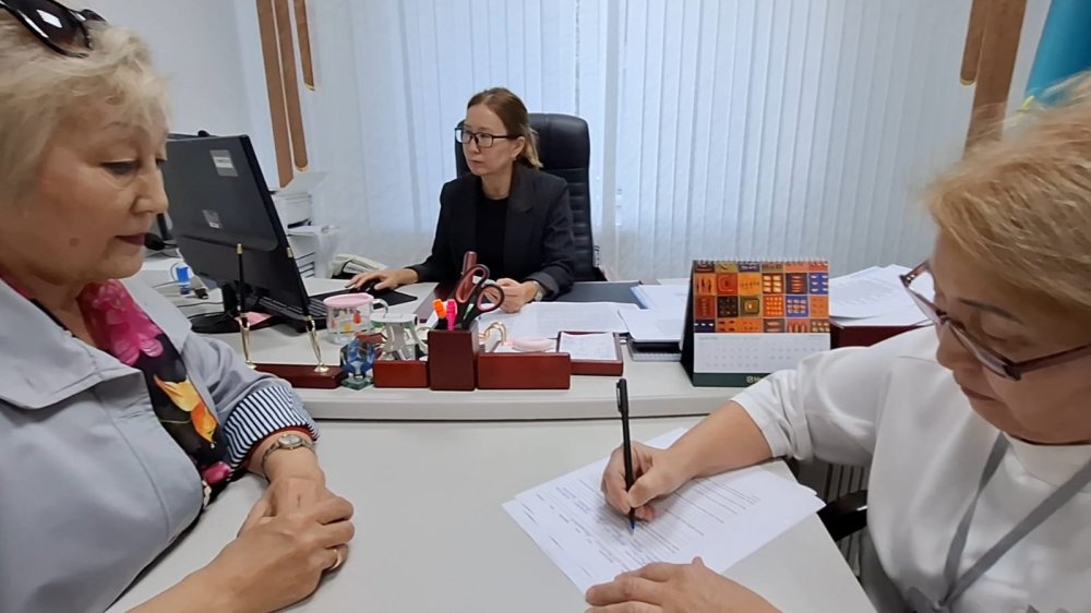 Продолжается открытый диалог с гражданами в Департаменте Комитета по регулированию и контролю в сфере социальной защиты населения по Северо-Казахстанской области состоялся прием граждан.