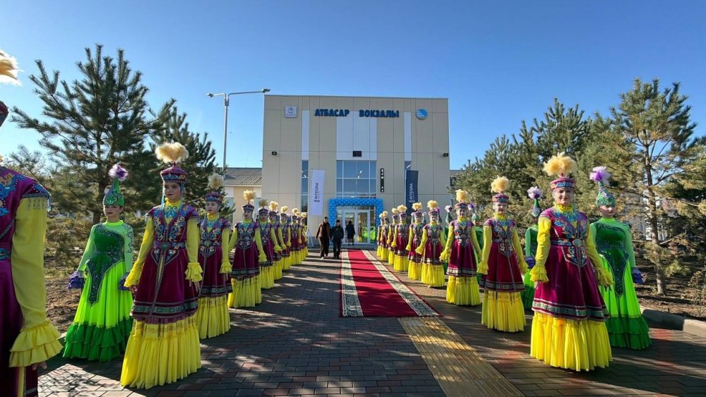 В Атбасаре после реконструкции открыт железнодорожный вокзал