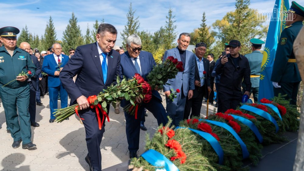 В школе Маркакольского района ВКО открыли кабинет НВП имени Токтара Аубакирова с участием самого космонавта