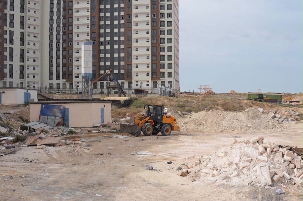 В Актау в рамках акции «Таза Қазақстан» убирают несанкционированные свалки