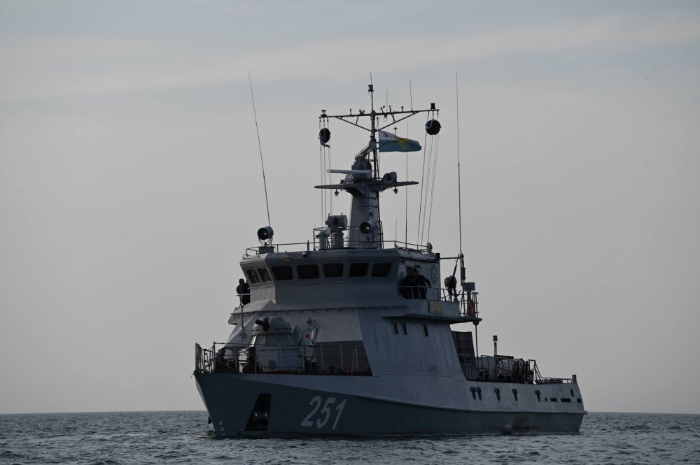 На учении «Хазар Қорғаны – 2026» военные моряки отработали защиту кораблей от воздушных и подводных угроз