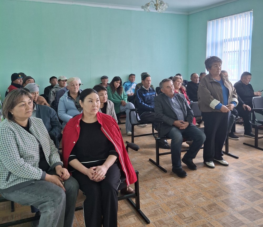 Регулярная встреча акима сельского округа в селе Сырымбет