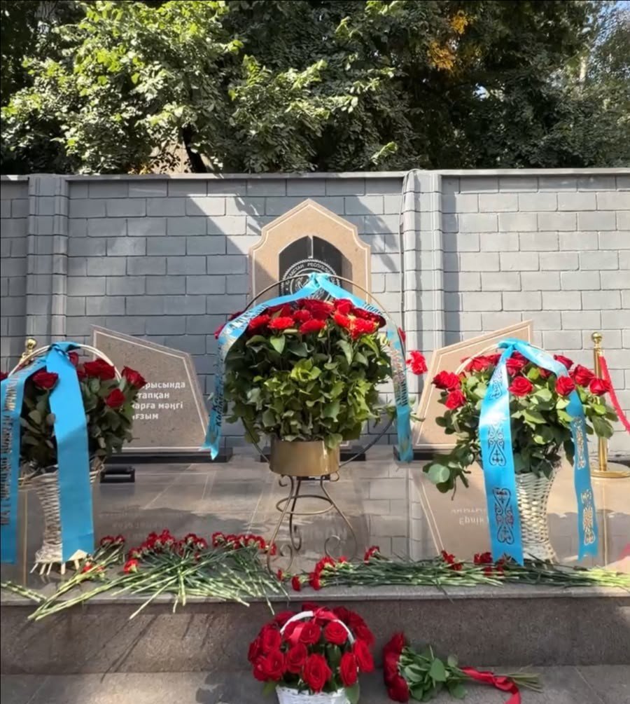 В Алматы открыли памятник сотрудникам полиции, погибшим при исполнении служебного долга