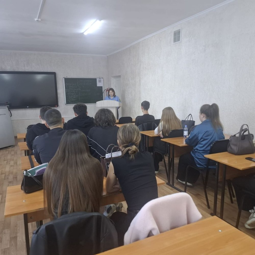 В преддверии праздника — Дня Республики Казахстан — со студентами Высшего экономико-строительного колледжа состоялась открытая лекция на тему: «Роль исполнительного производства в правовом государстве и обеспечении суверенитета».
