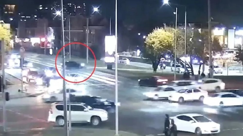 В столице водитель BMW превратил общественную дорогу в площадку для дрифта